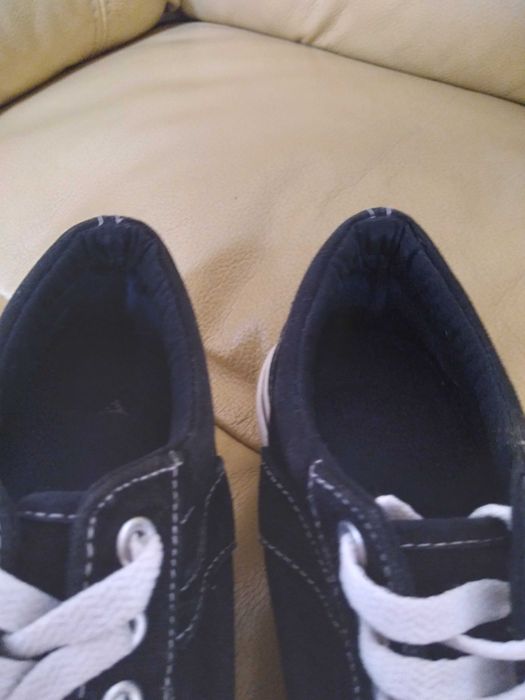 продам кеди,макасини фірми levis, оригінал