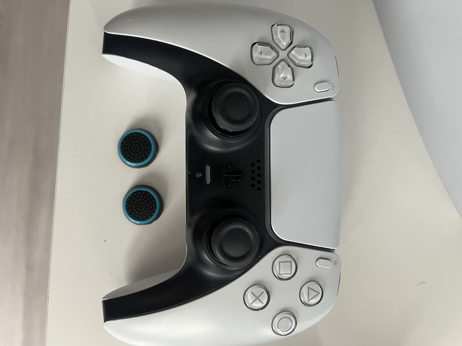 Playstation 5 +2 gry+2 pady
