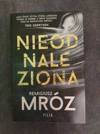 Nieodnaleziona, Remigiusz Mróz