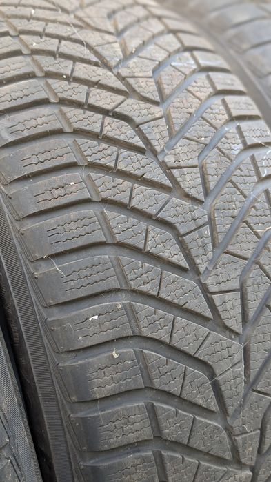 Yokohama 245/45 R18 Bluearth Winter V905 100V