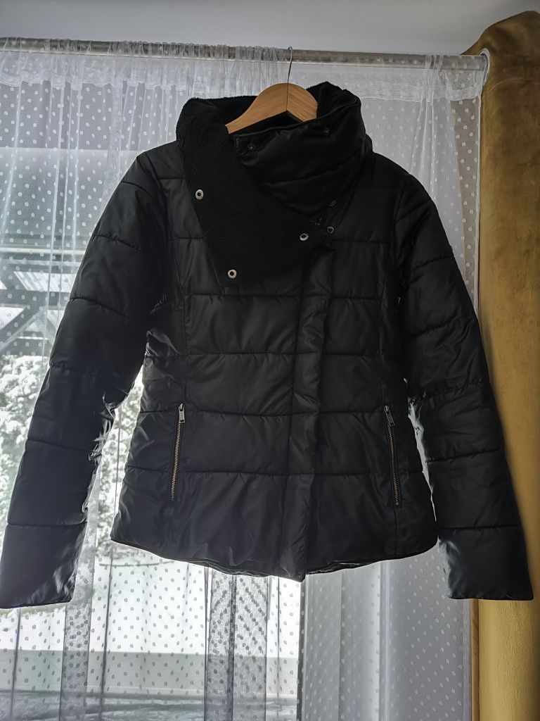 Czarna kurtka zimowa Reserved