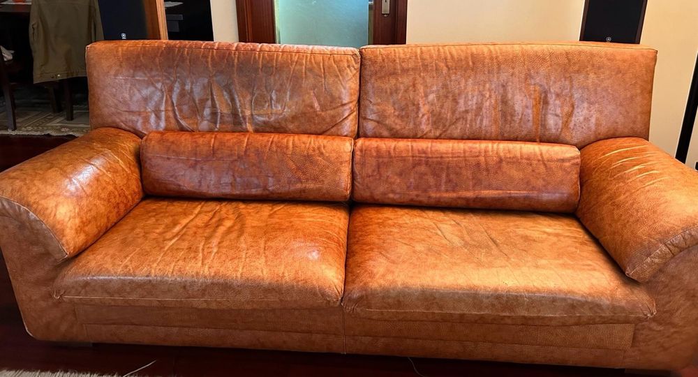 Sofas em pele genuina camel.Tranporte por conta do comprador.