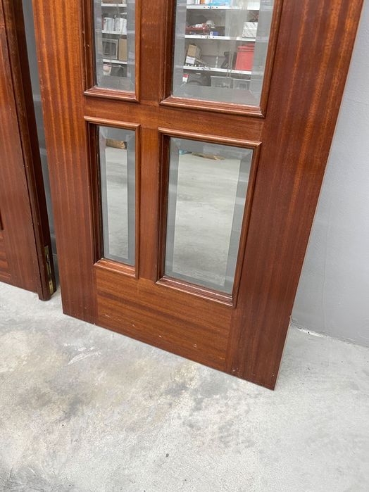 Conjunto de porta dupla de sala em bom estado