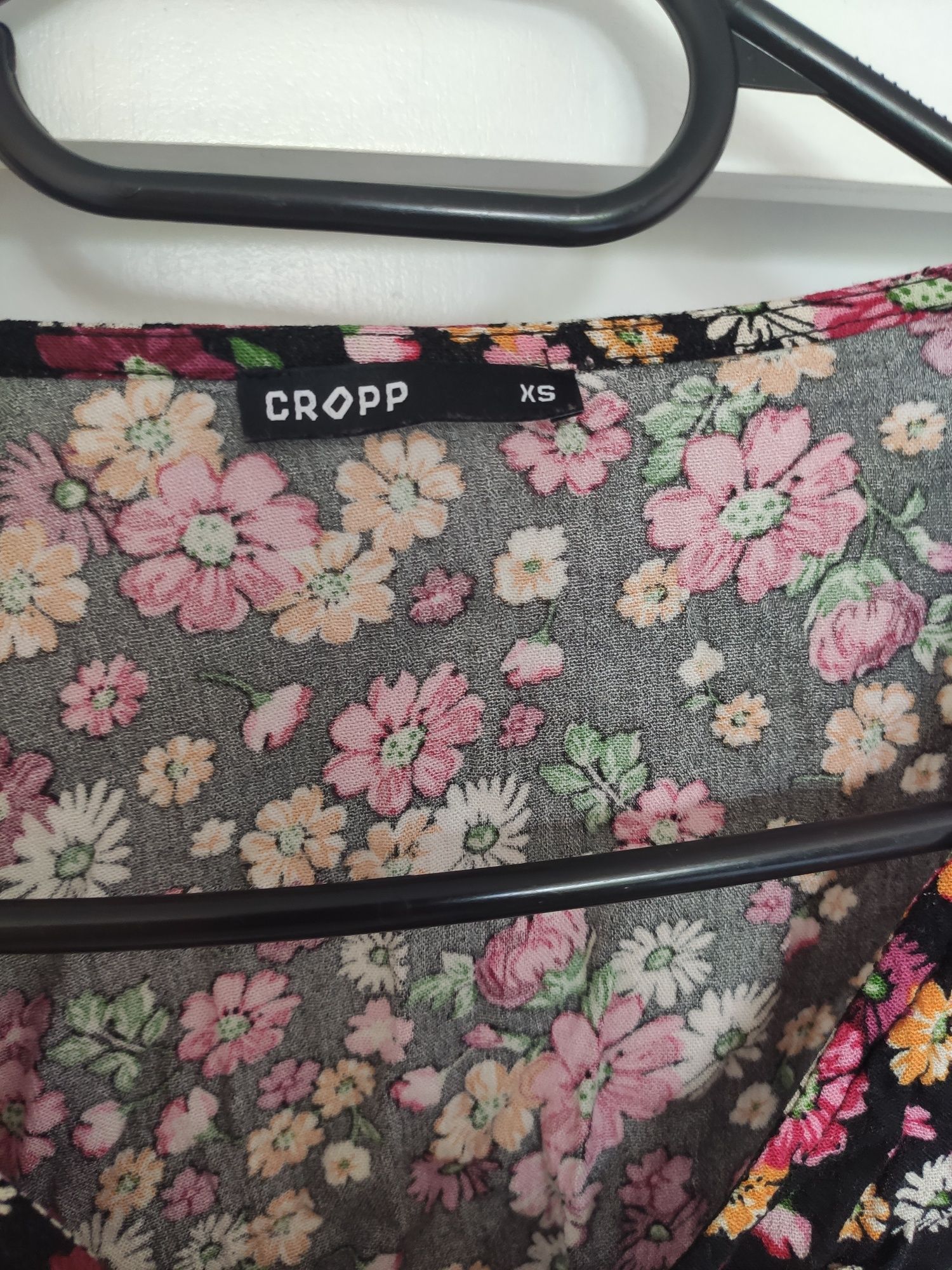 Croptop top ze ściągaczami sznurki XS cropp