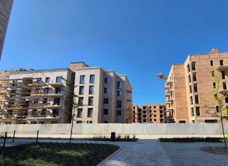 Продається 1 кім. квартира 44м2 в ЖК "Вавель"  поруч т.ц. "Veles Mall"