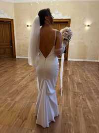 Suknia ślubna biała klasyczna prosta tren welon