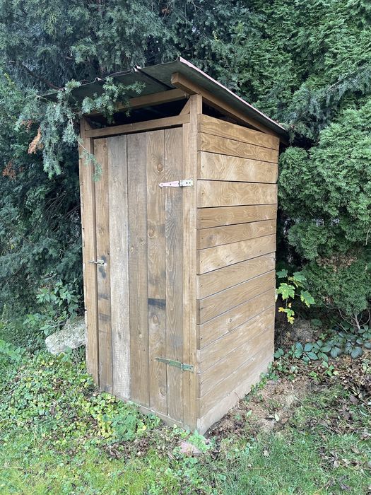 Wychodek, sławojka, toaleta budowlana