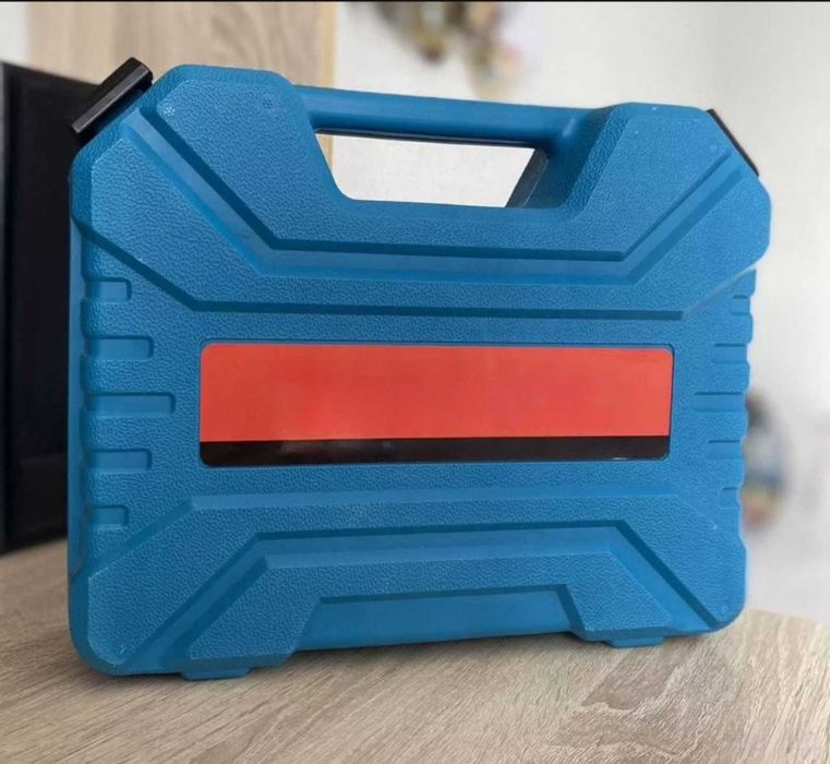 Акумуляторний шуруповерт в кейсі на 12v