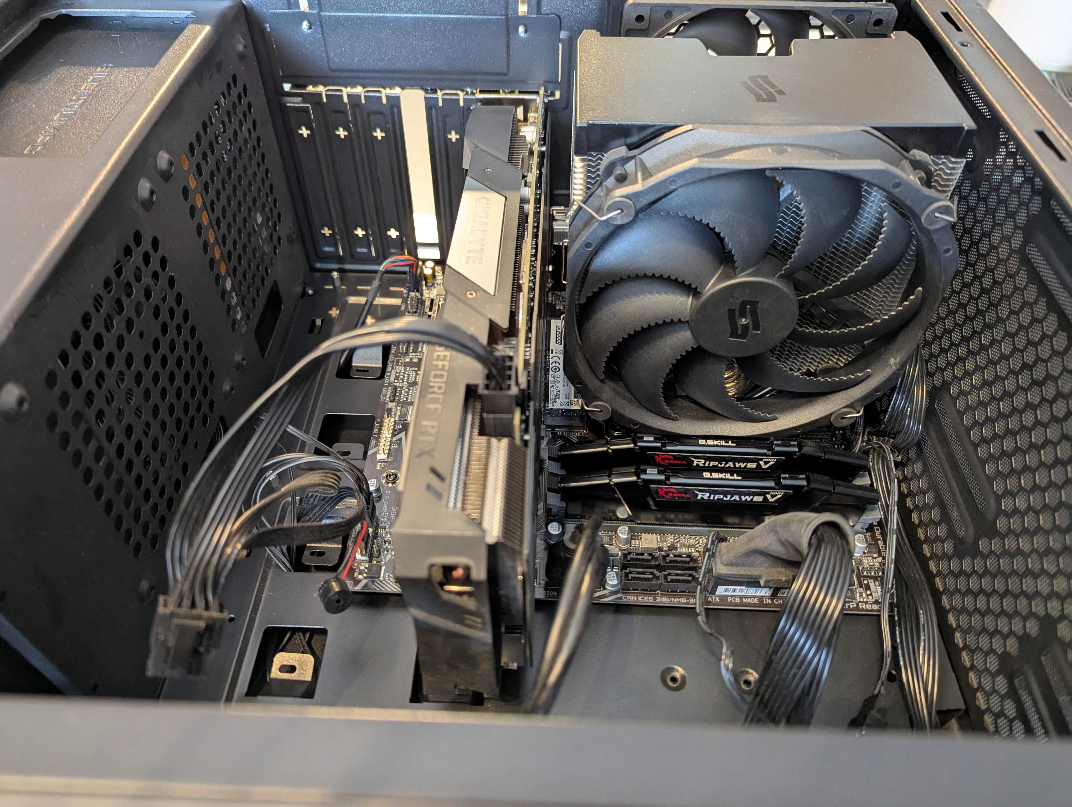 Komputer / RTX 2060 Super / Intel I5 10400F / 16GB ram/ Windows 11 Pro