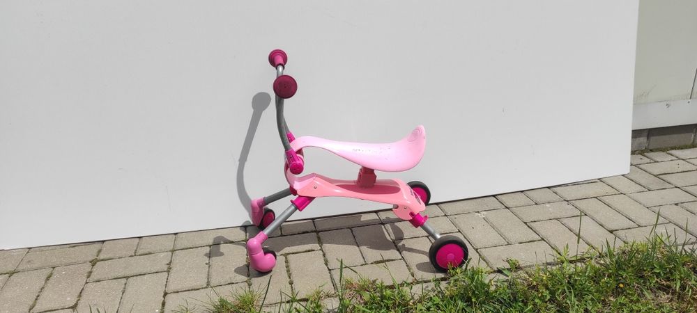 Jeździk, chodzik różowe coś składane :)