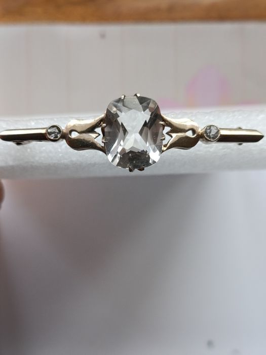 Брошь - серебро, позолта с камнем