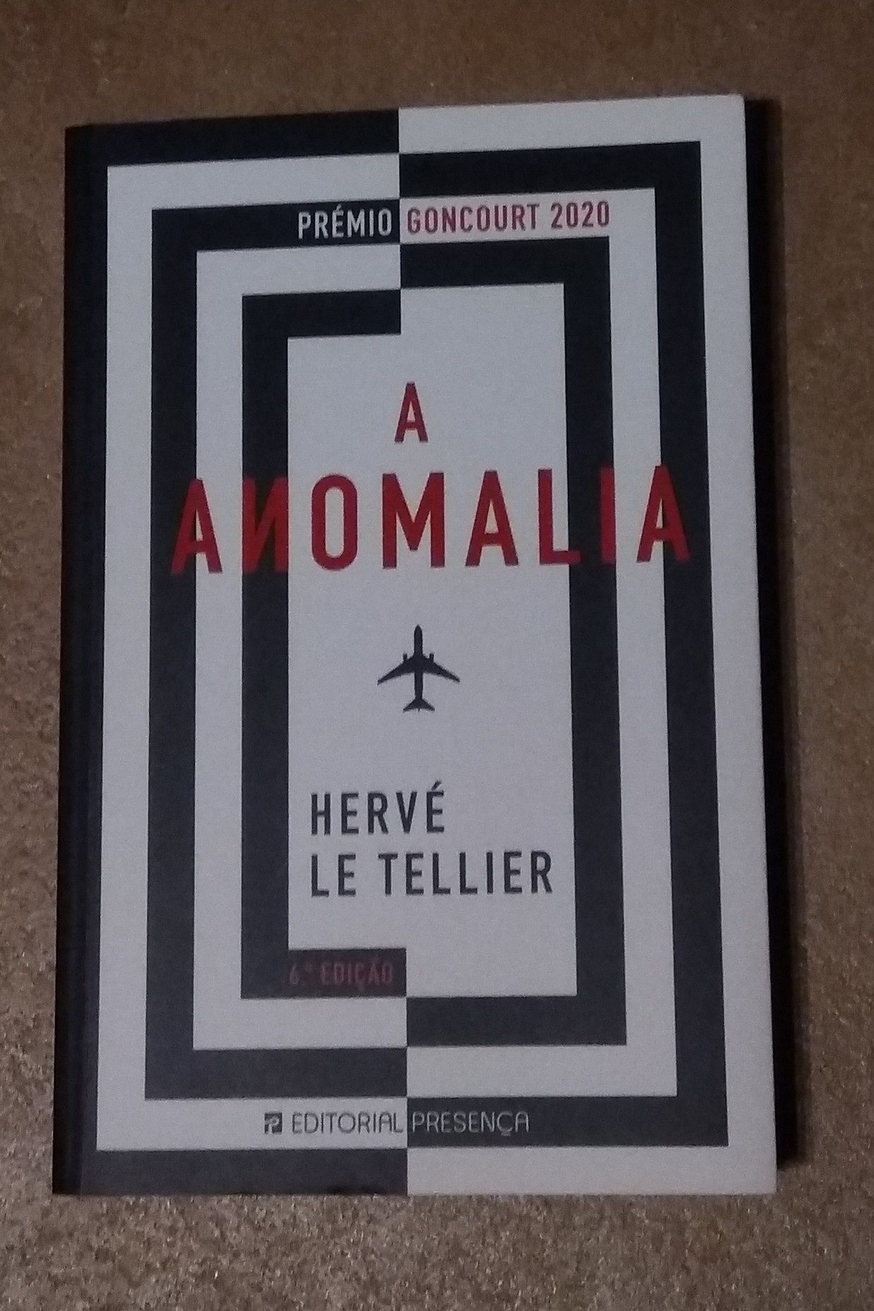 Livro "Anomalia" de Hervé le Tellier