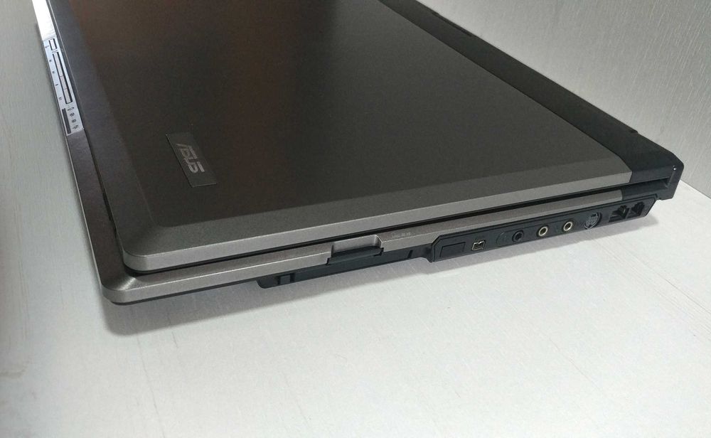 Ноутбук ASUS 6000VM, как НОВЫЙ