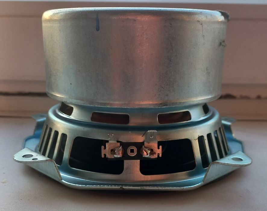 Низкочастотный динамик