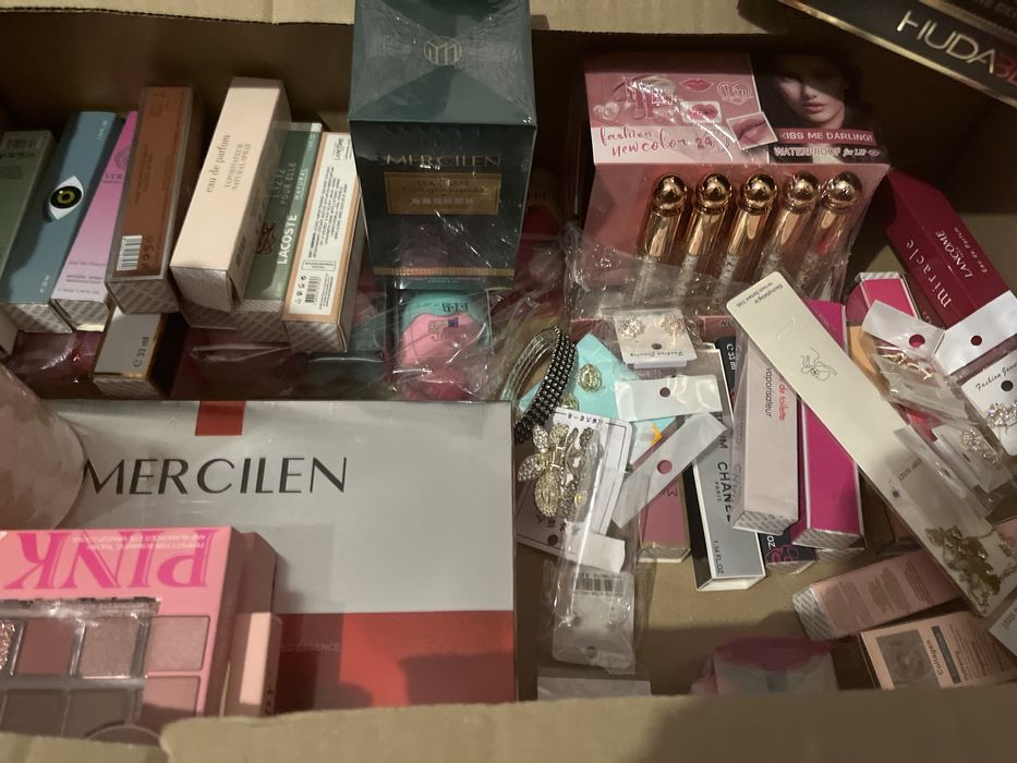 Paczka swiateczna z kosmetykami caly karton polecam