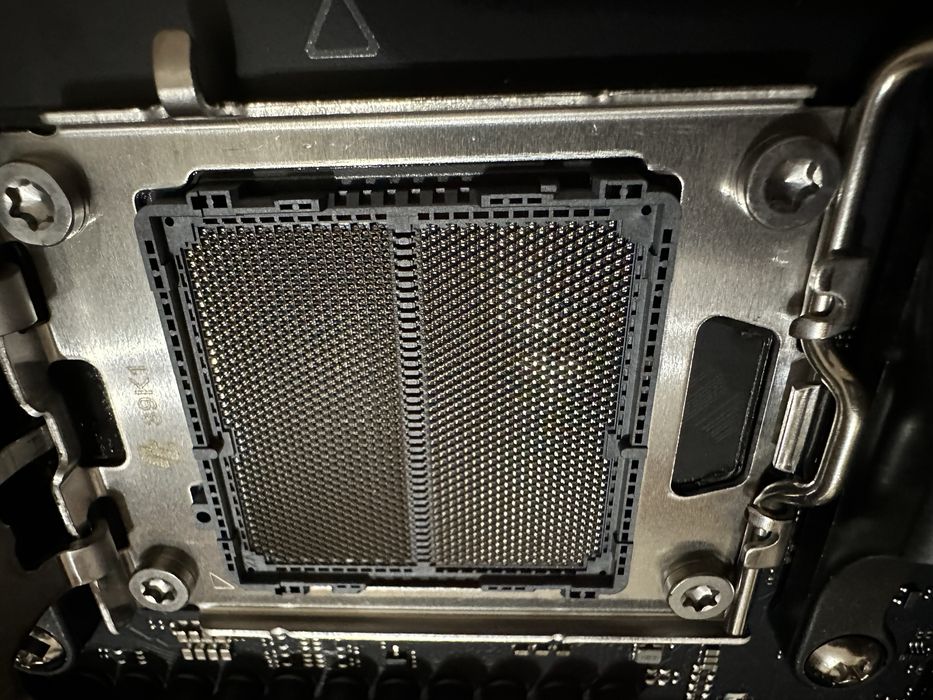 Материнська плата Asus TUF X670E Plus WiFi