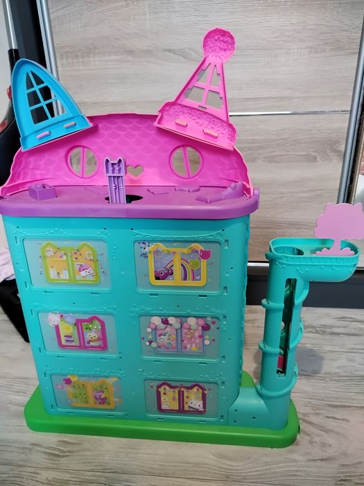 Domek Gabi tęczowy grający kompletny