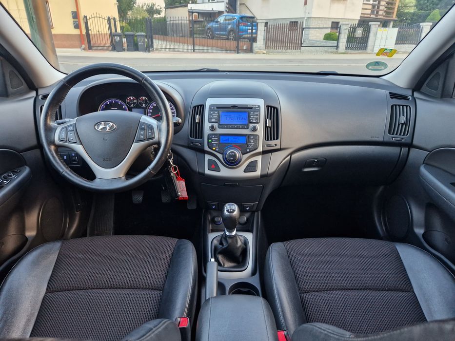 Hyundai i30 2012 rok bogate wyposażenie niski przebieg bdb stan