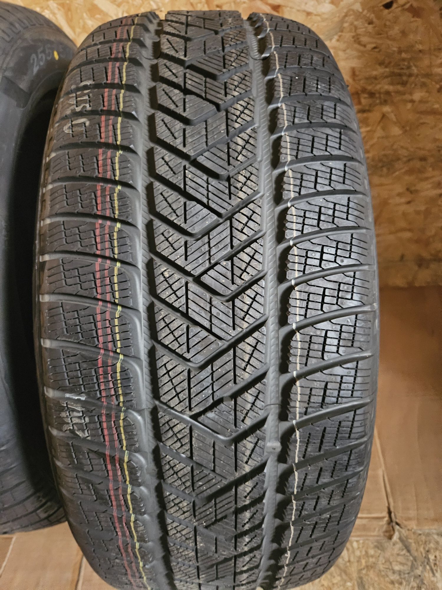 Opony zimowe 255/50/20 pirelli scorpion winter AO audi q7 q8