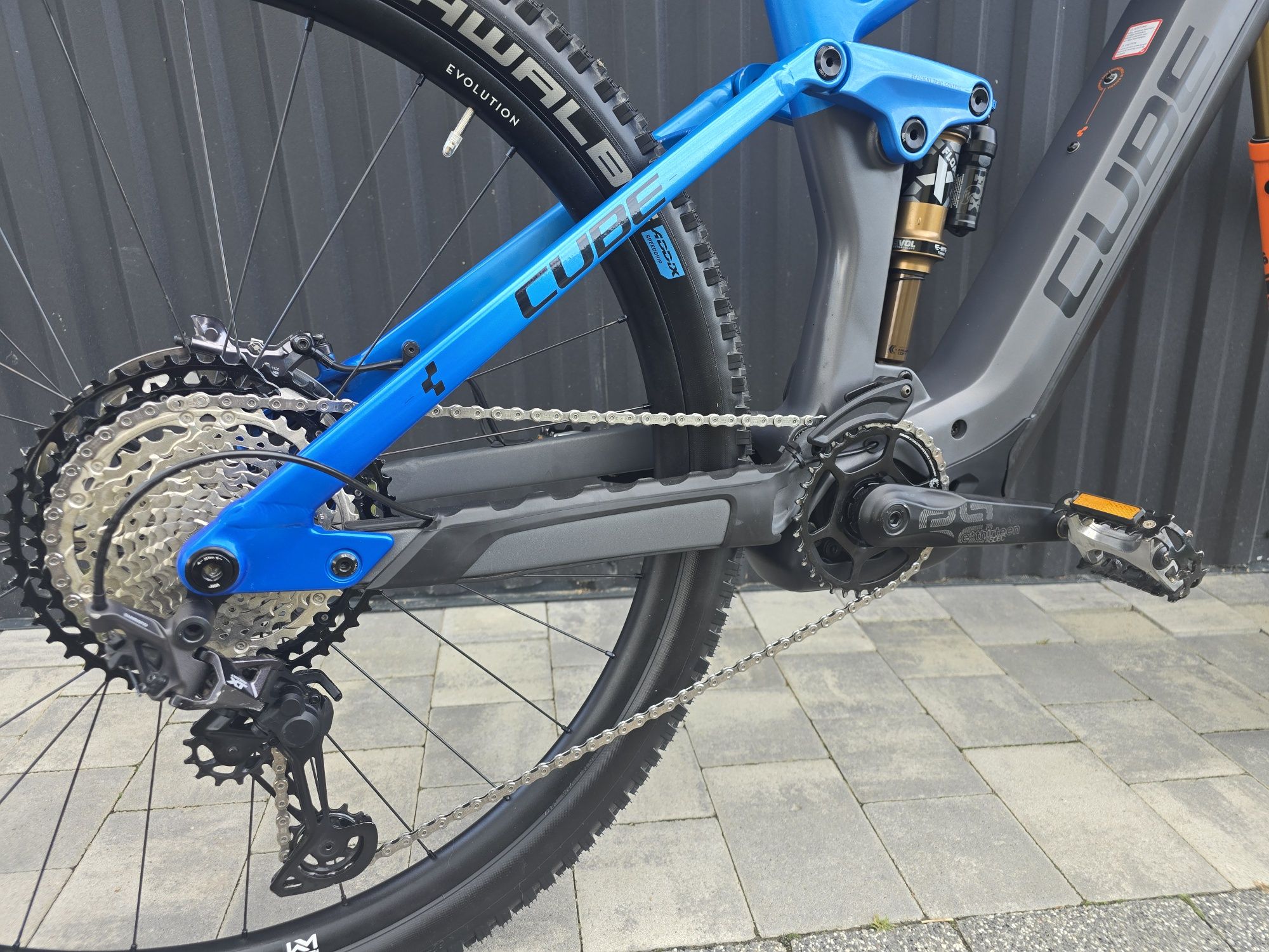 Cube stereo hybryd 140 HPC Actionteam