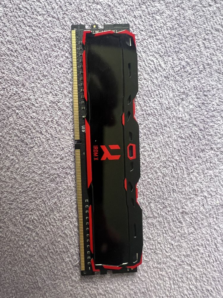 IRDM X (prawdopodobnie GoodRAM) 8 GB DDR4 3000 MHz CL16.