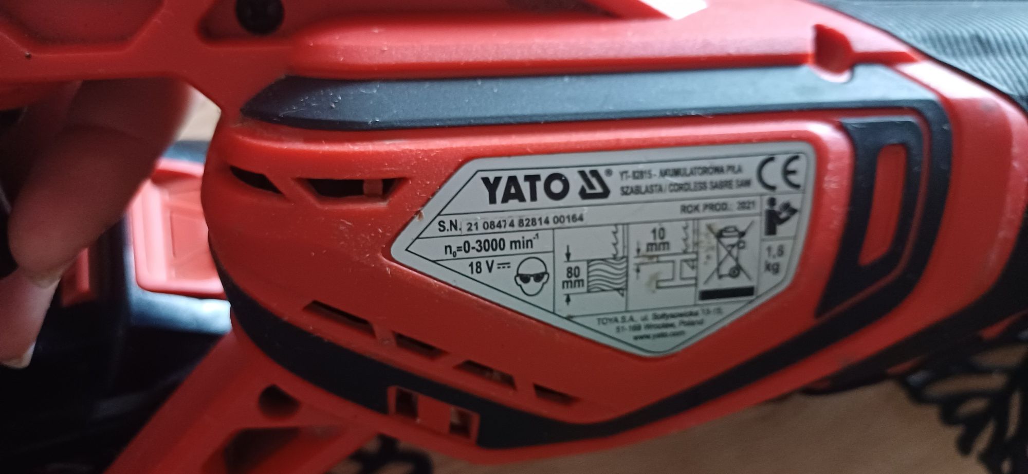 Pilarka szablasta YATO ladowarka i dwa akumulatory  18V