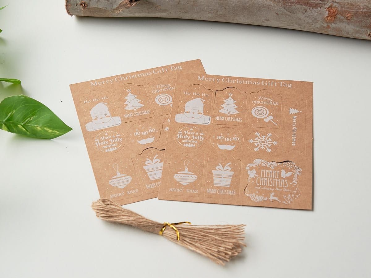 Etiquetas em cartão para prendas de natal