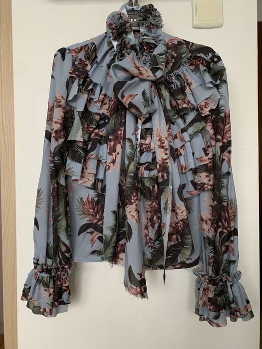 Bluzka kwiecista z falbanami