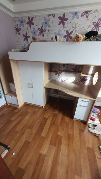 Дитяче двоповерхове ліжко