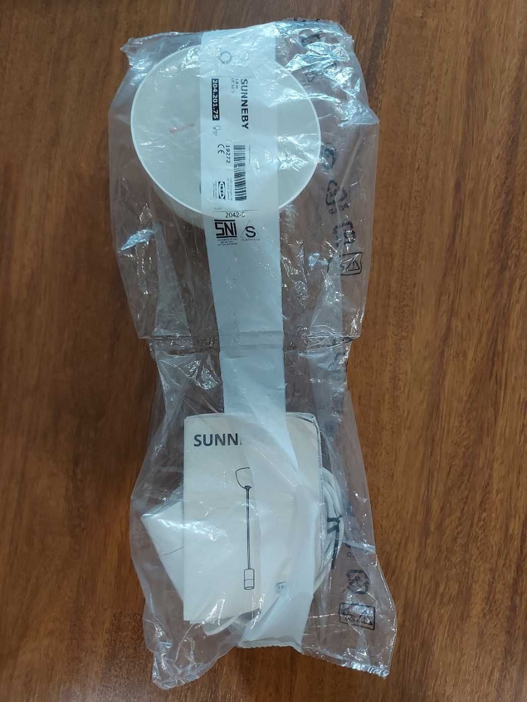 Conjunto base e cabo para candeeiro em branco Ikea (Novo)