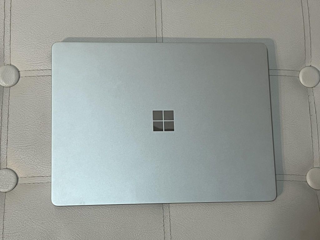 Microsoft Surface Laptop Go