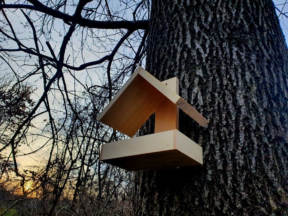 Karmnik dla ptaków drewniany