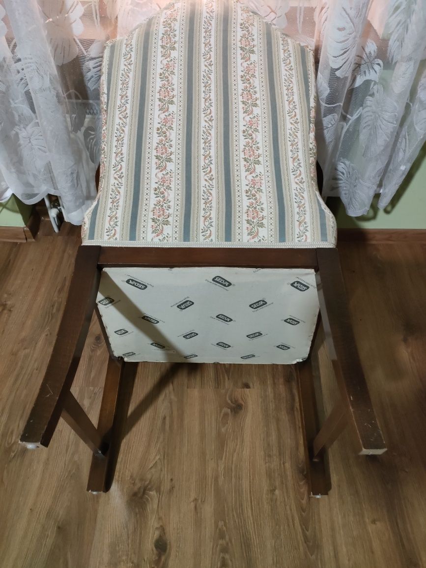 Fotel stylowy tapicerowany