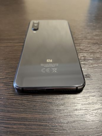 смартфон Xiaomi Mi 9SE Piano Black 6/128
