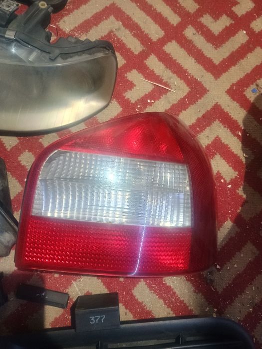 Zestaw części a3 8l lampa kratka zderzaka halogen wiązka radia 377