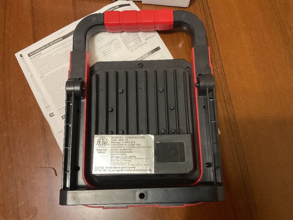 Прожектор акамуляторный led 3000 lumen