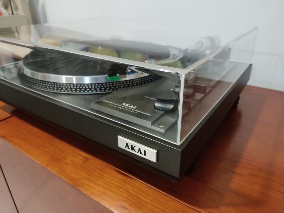 AKAI AP 206C Gira Discos Excelente