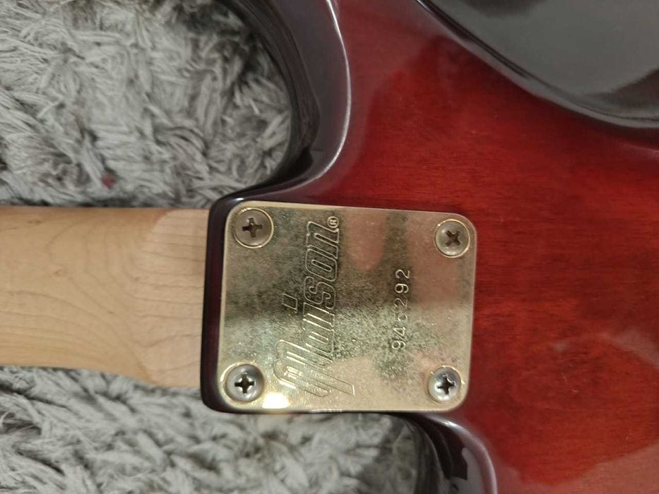 Guitarra Maison Strato Deluxe dos anos 90 1990 Maple Quilted Sunburst