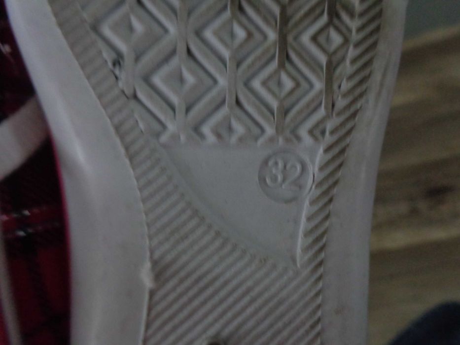 Trampki w kratkę rozmiar 32