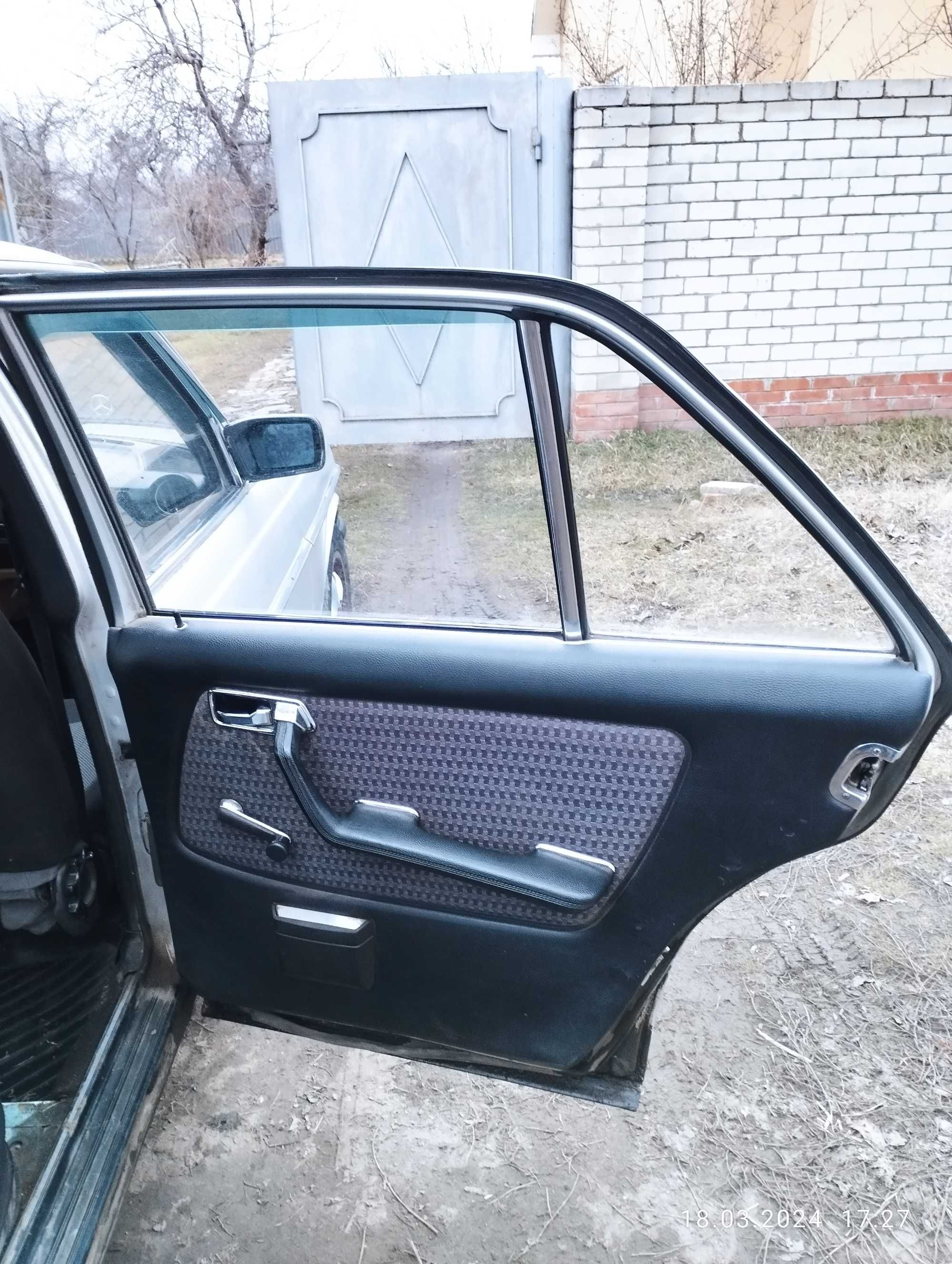 Продам свой Mercedes W123 с переоформлением