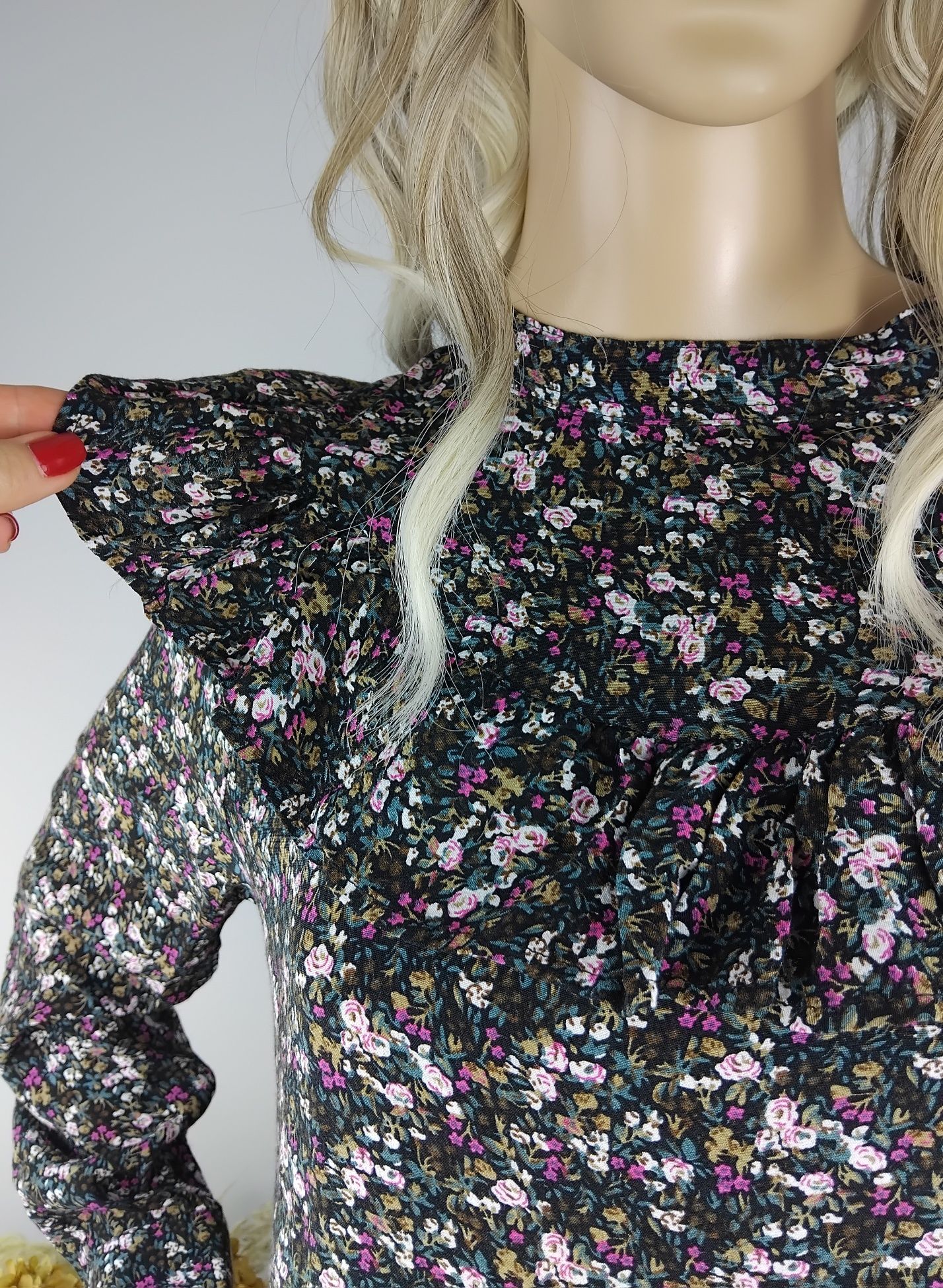 Wiskozowa sukienka w kwiatki answear 100 wiskoza rozkloszowana vintage