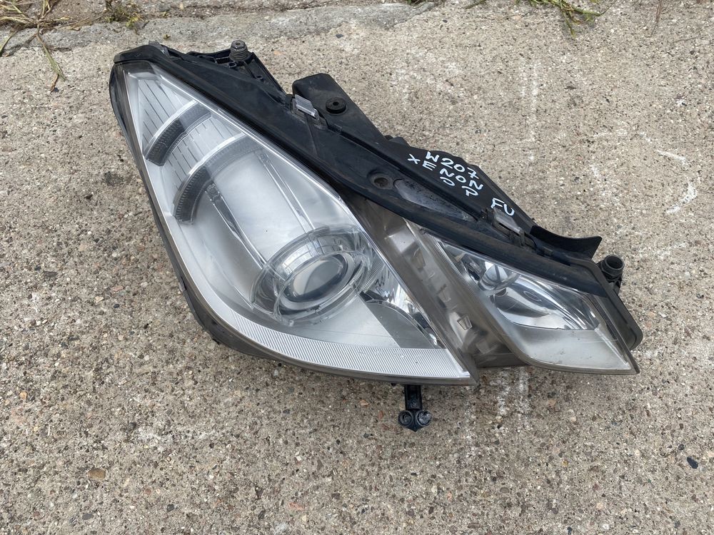 mercedes W207 lampa xenon bixenon prawy przód kompletna