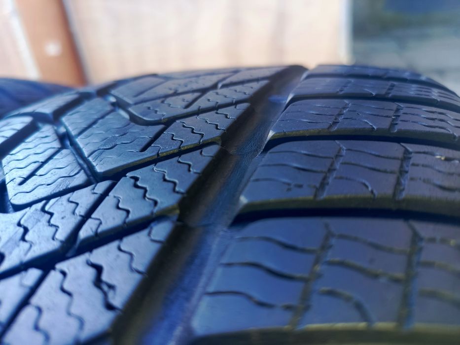 Sprzedam bardzo ładne opony Pirelli 225/40 r19