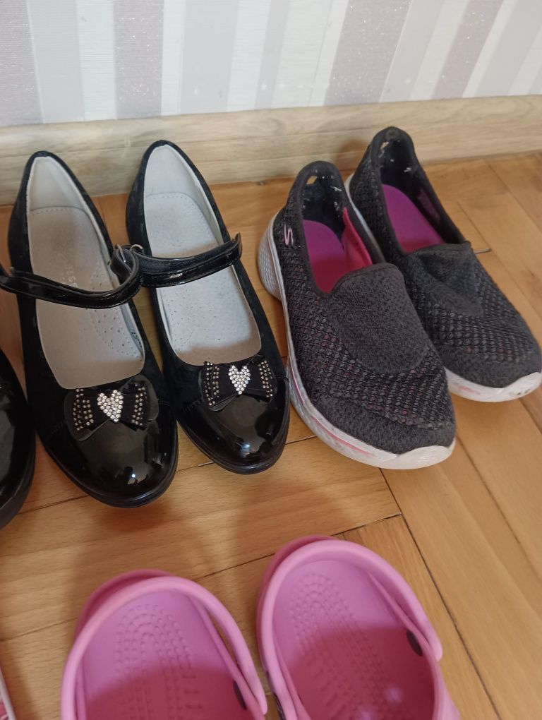 Взуття для дівчаток
