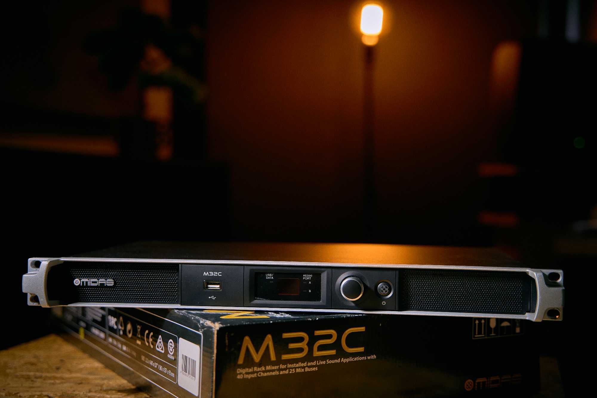 Mikser cyfrowy MIDAS M32c