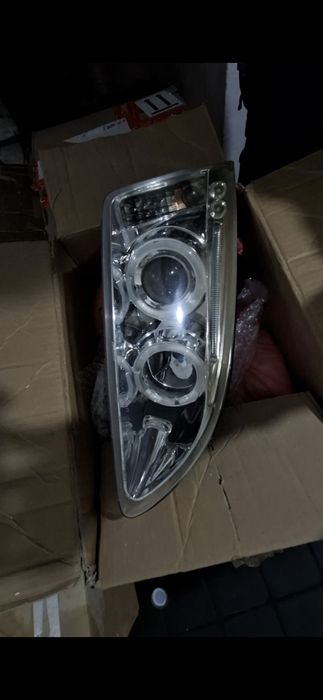 Faróis LED angel eyes para ford focus 1.6 tdci 2006