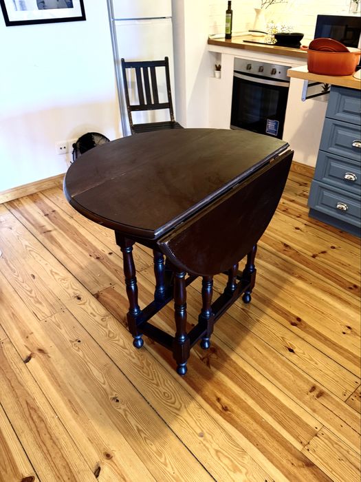 Mesa dobrável de madeira — prática, versátil e com muito charme