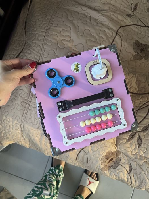 Бізі куб , іграшка розвиваюча