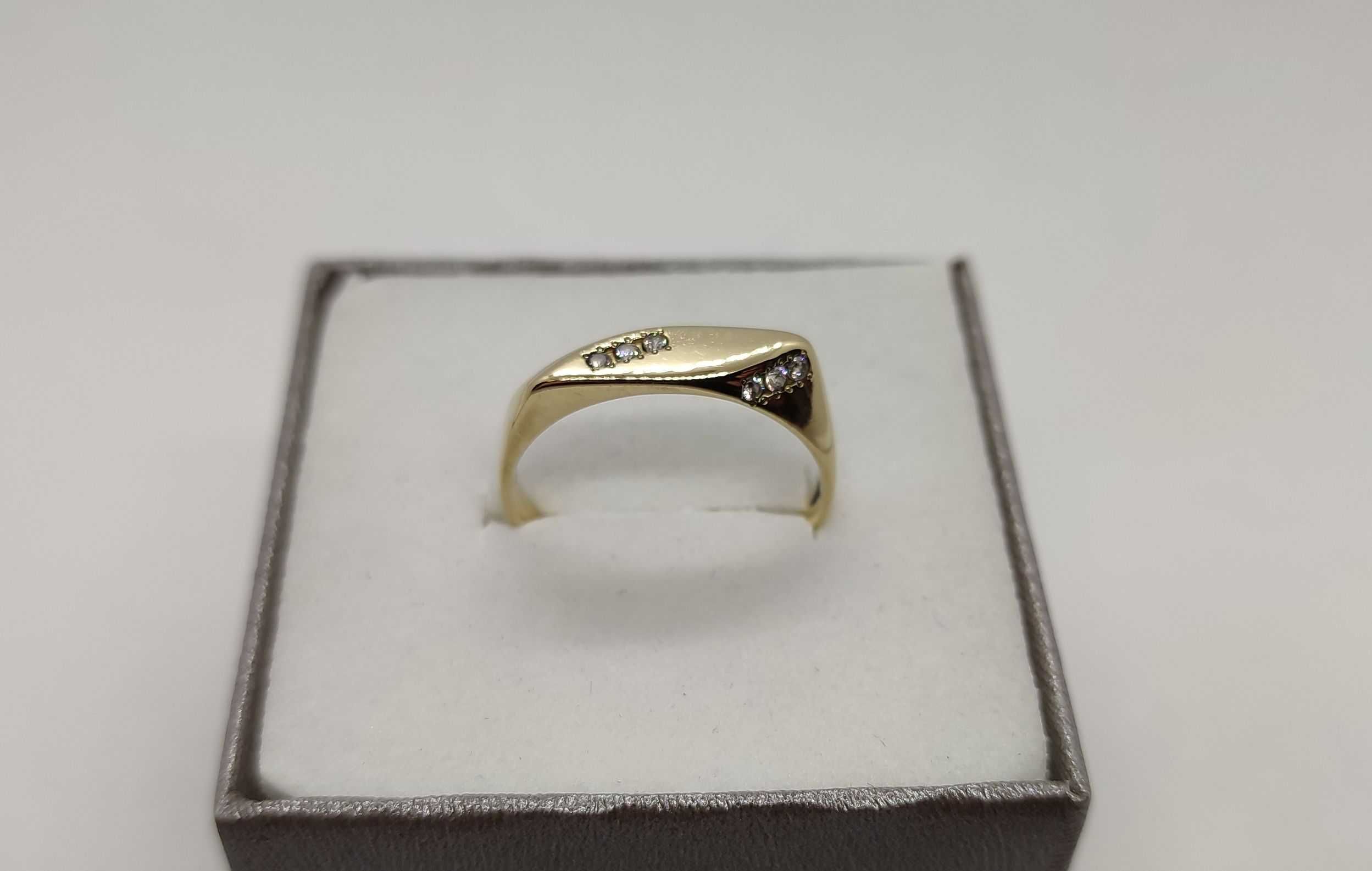 Złoty pierścionek z cyrkoniami 2,71g p585 r.19 / LID złoto