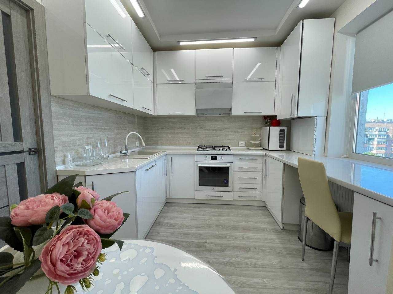 Шикарна 3-х кімнатна квартира, 74кв.м, з меблями та технікою, Попова